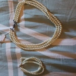 Pearl Necklace and Matching bracelet